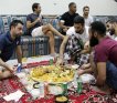 İldə 10 milyon maaş alır, yediyi yeməyə bax - FOTO