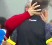 Super Liqa oyununda baş məşqçi hakimi öpdü - FOTO