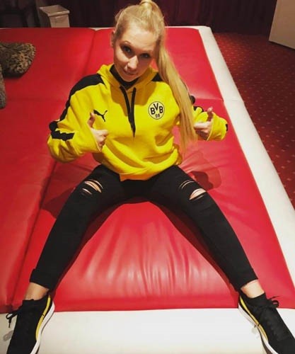 Porno ulduz kluba sponsor oldu - FOTOLAR