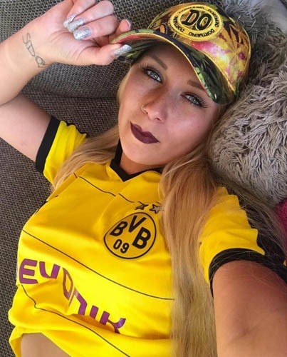 Porno ulduz kluba sponsor oldu - FOTOLAR