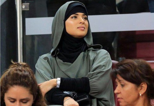 "Qalatasaray"lı ulduzun çadralı xanımı - FOTOLAR