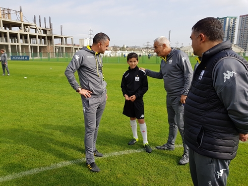 Tərlan Əhmədov 13 yaşlı futbolçunu "Neftçi"yə çağırdı - FOTO