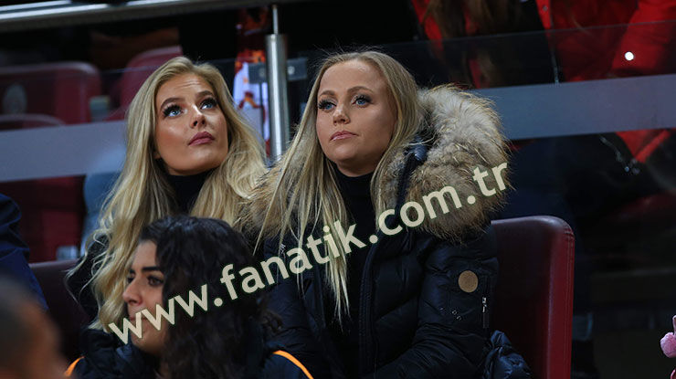 "Qalatasaray"ın matçına damğa vuran gözəl - FOTOLAR