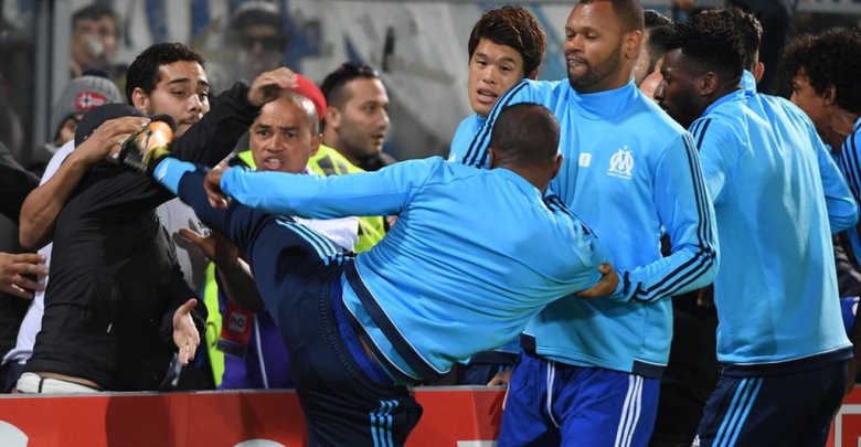 Məşhur futbolçuya azarkeşdən şok sözlər: ".... get" - FOTO