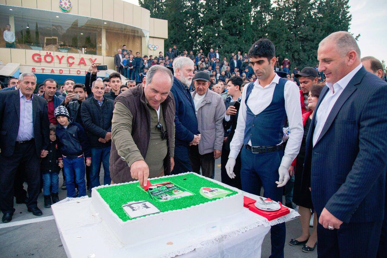 İş adamı Göyçayda stadion açdı, kluba 10 min manat mükafat verdi - FOTOLAR