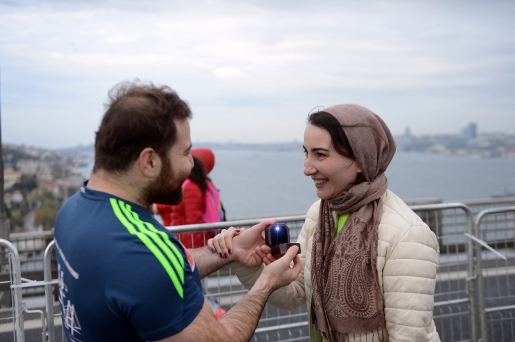 Azərbaycanlı oğlandan İstanbul marafonunda evlilik təklifi (FOTOLAR)