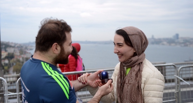 Azərbaycanlı oğlandan İstanbul marafonunda evlilik təklifi (FOTOLAR)