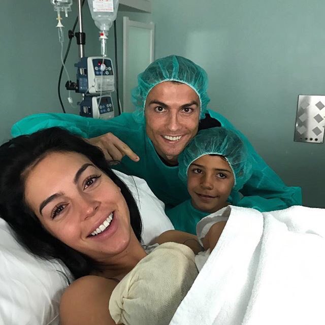 Ronaldo dördüncü dəfə ata oldu - FOTO