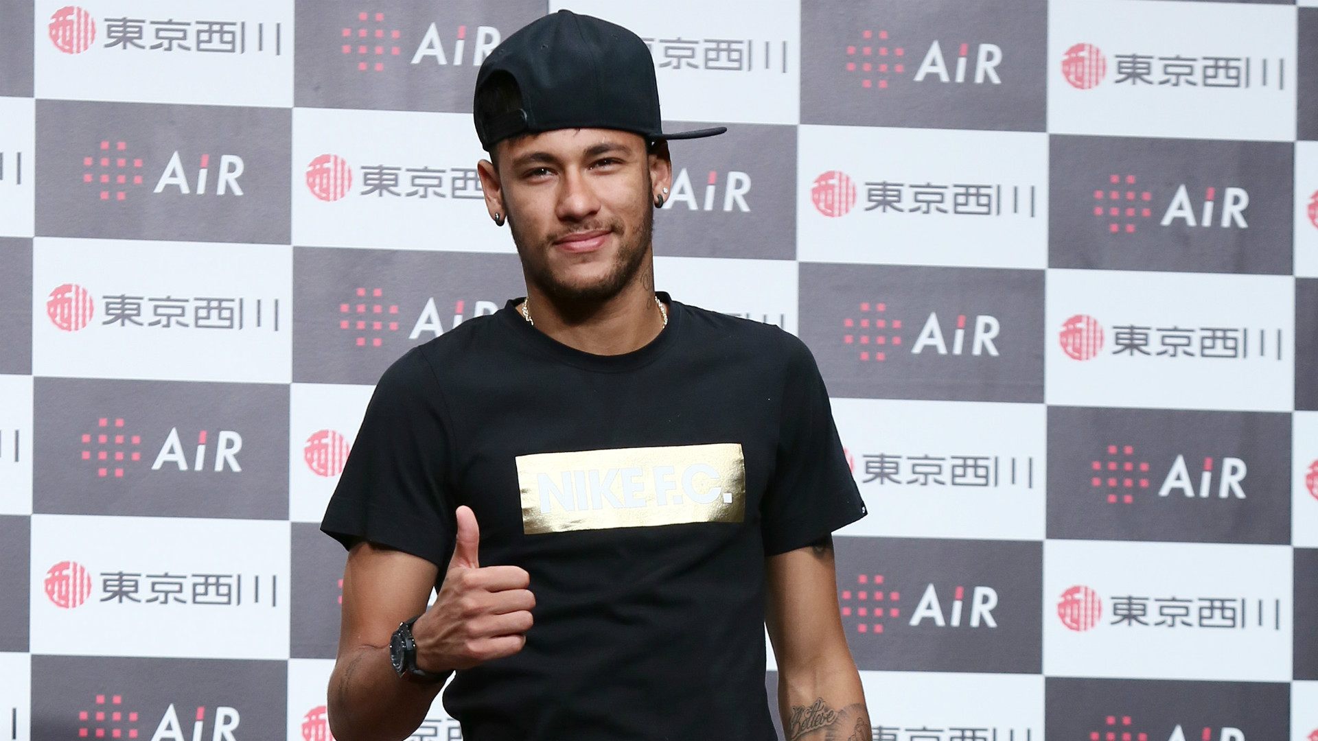 Göz qamaşdıran məbləğ: Neymar nə qədər qazanır?