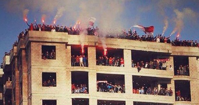Azarkeş sevgisi sərhəd tanımadı - FOTO
