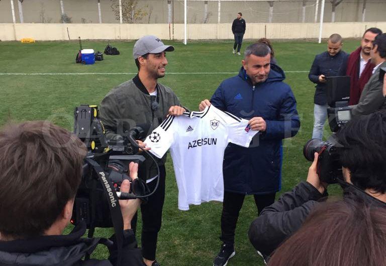 Məşhur pilotdan "Qarabağ"a hədiyyə - FOTO