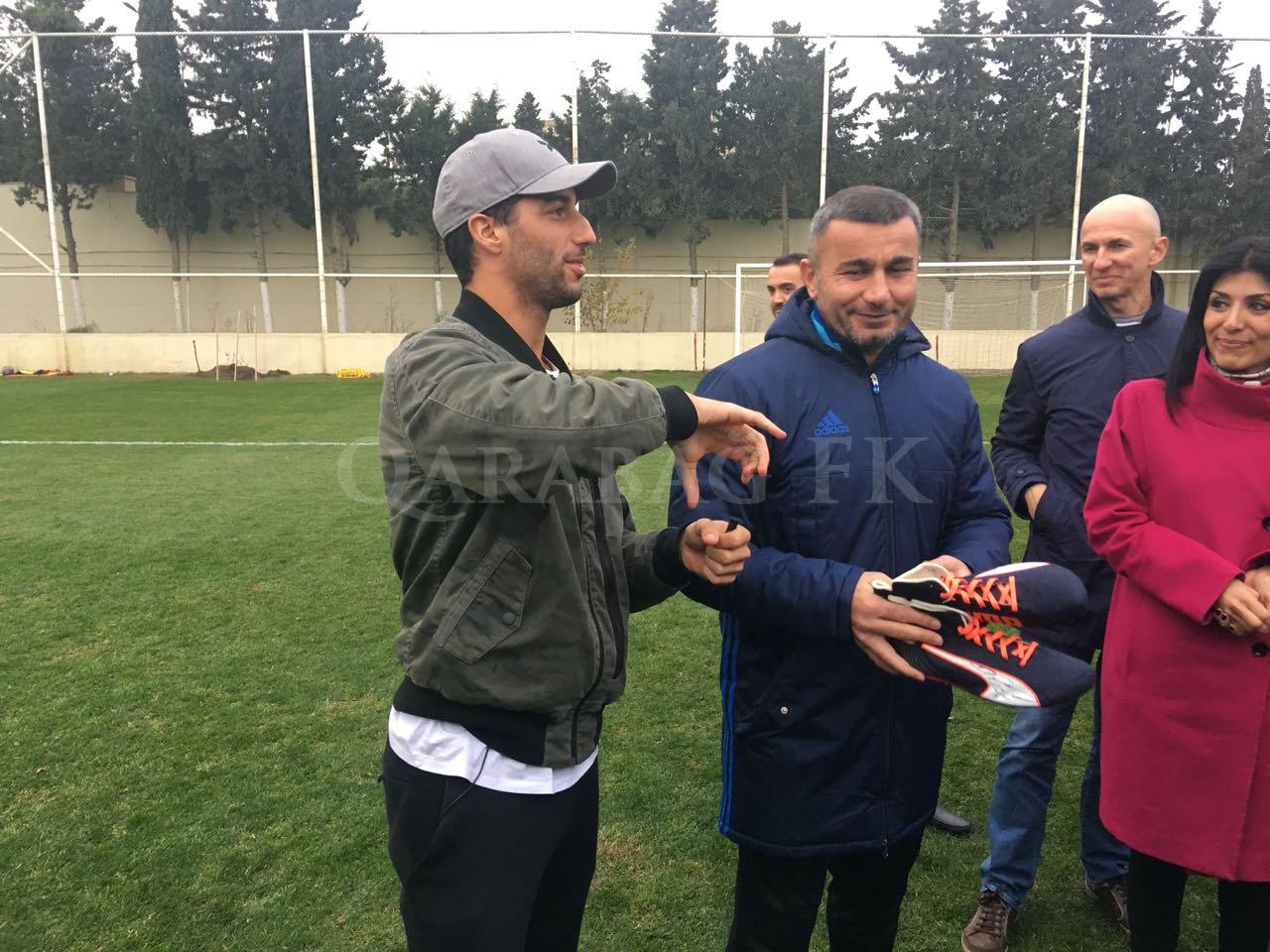 Məşhur pilotdan "Qarabağ"a hədiyyə - FOTO