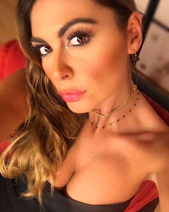 Gözəlliyi ilə hamını ekran başına toplayan aparıcı - FOTOLAR