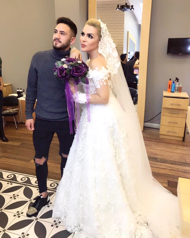 Futbolçu transseksualla evlənməyə hazırlaşır - FOTO