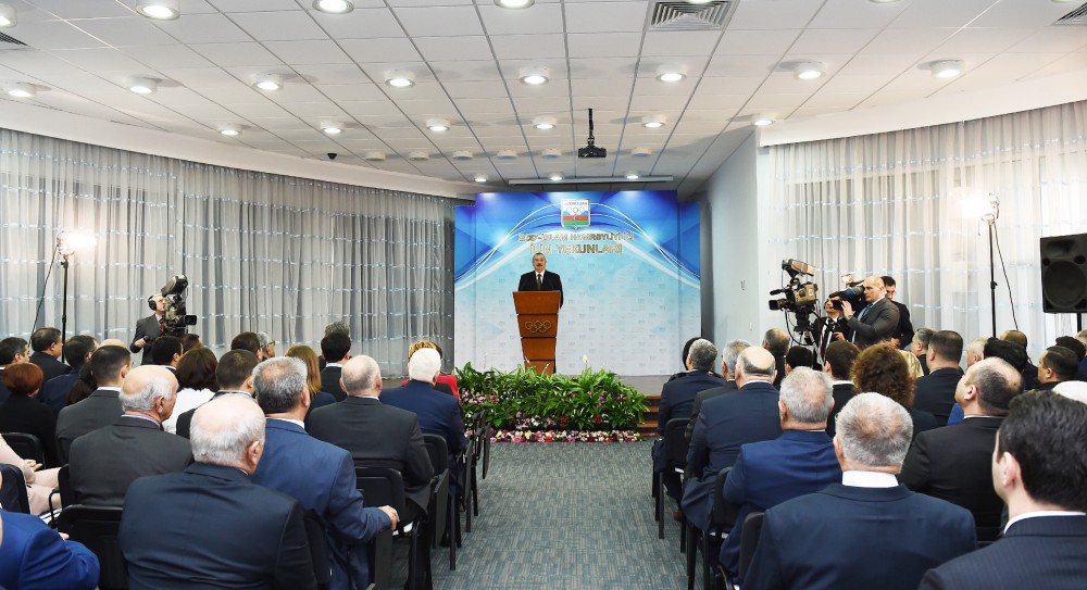 Prezident bir qrup idmançıya ev verdi (YENİLƏNİB/FOTO)