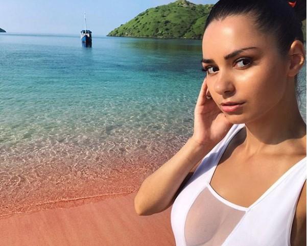 "Real"ın 75 milyonluq ulduzunu yandıran rus gözəl - FOTOLAR