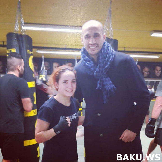 Azərbaycanlı xanım döyüşçü Dubayda Badr Hari ilə görüşdü (FOTOLAR)