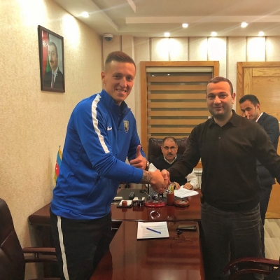 Ukraynalı qapıçı rəsmən "Kəpəz"də - FOTO