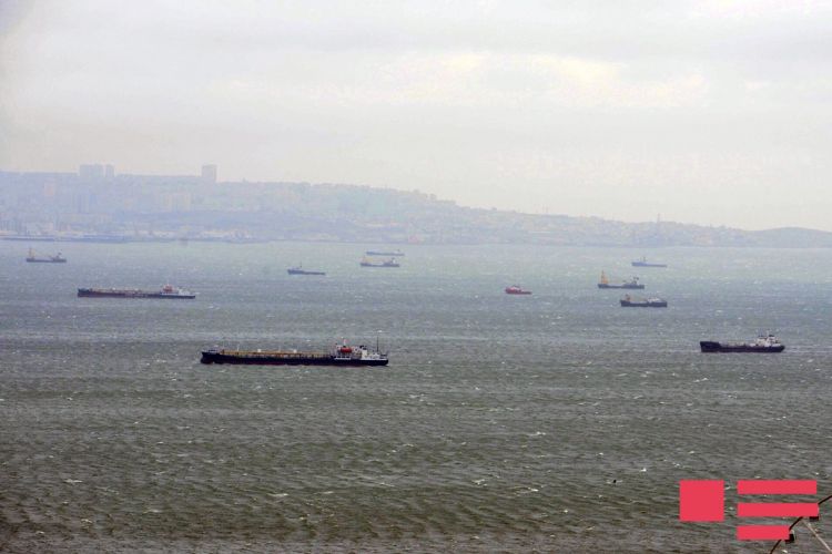 Azərbaycanda həyat durdu: Şəhidlər bir dəqiqəlik sükutla yad edildi (FOTOLAR)