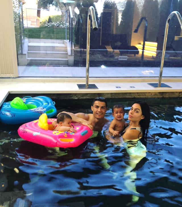 Ronaldonun sevgilisinin bu fotoları rekord qırır