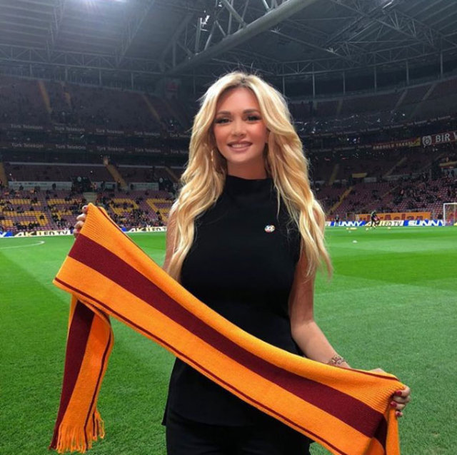 Oyun yaddan çıxdı, hamı bu gözəli izlədi - FOTOLAR