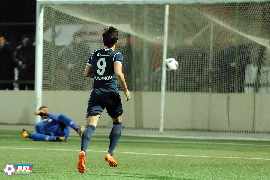 2 qol, söyüş, dava, qırmızı vərəqə... - FOTO/VİDEO