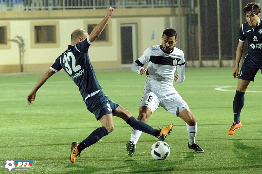 2 qol, söyüş, dava, qırmızı vərəqə... - FOTO/VİDEO