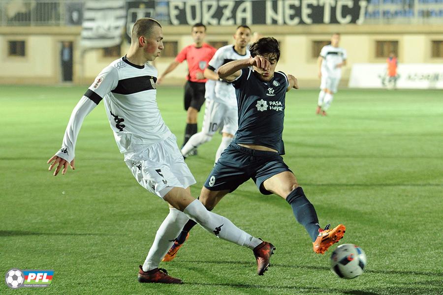 2 qol, söyüş, dava, qırmızı vərəqə... - FOTO/VİDEO