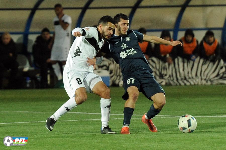 2 qol, söyüş, dava, qırmızı vərəqə... - FOTO/VİDEO