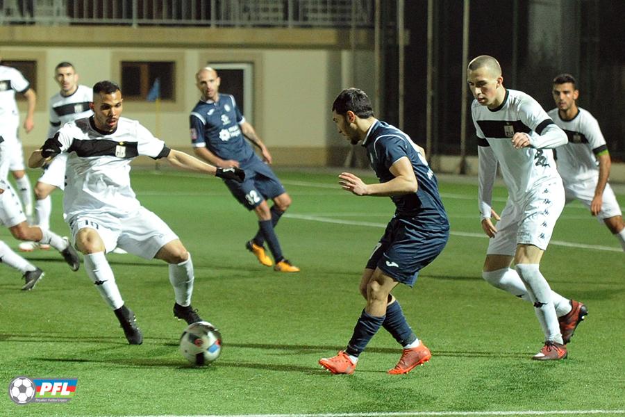 2 qol, söyüş, dava, qırmızı vərəqə... - FOTO/VİDEO