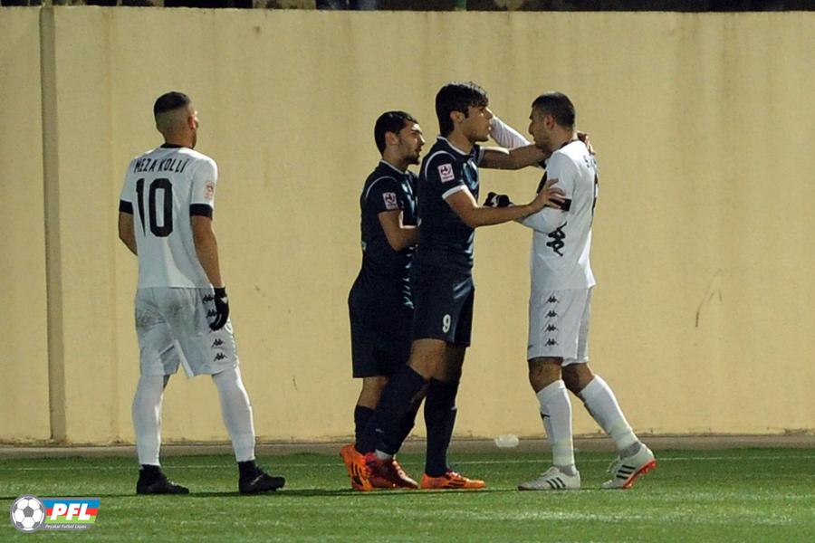 2 qol, söyüş, dava, qırmızı vərəqə... - FOTO/VİDEO