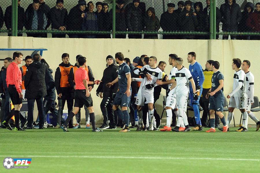 2 qol, söyüş, dava, qırmızı vərəqə... - FOTO/VİDEO