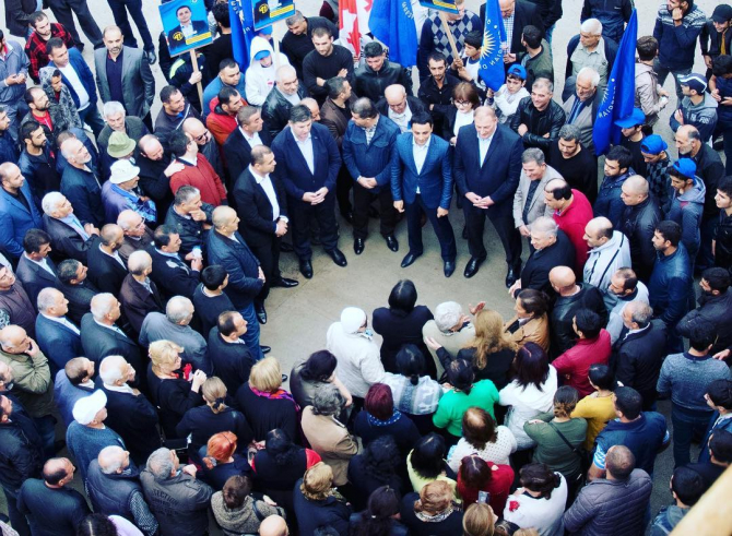 İdmançı icra başçısının hər kəsin marağına səbəb olan həyatı - FOTO/VİDEO