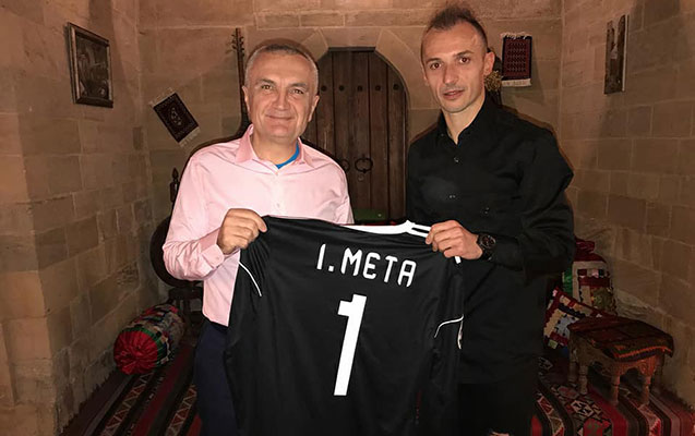 “Qarabağ”ın futbolçusu ölkə prezidenti ilə görüşdü - FOTOLAR