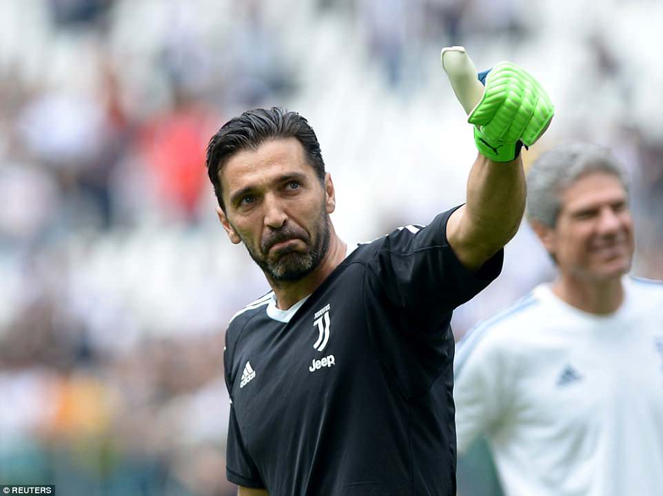 Buffon "Yuventus"la göz yaşları içində vidalaşdı - FOTOLAR