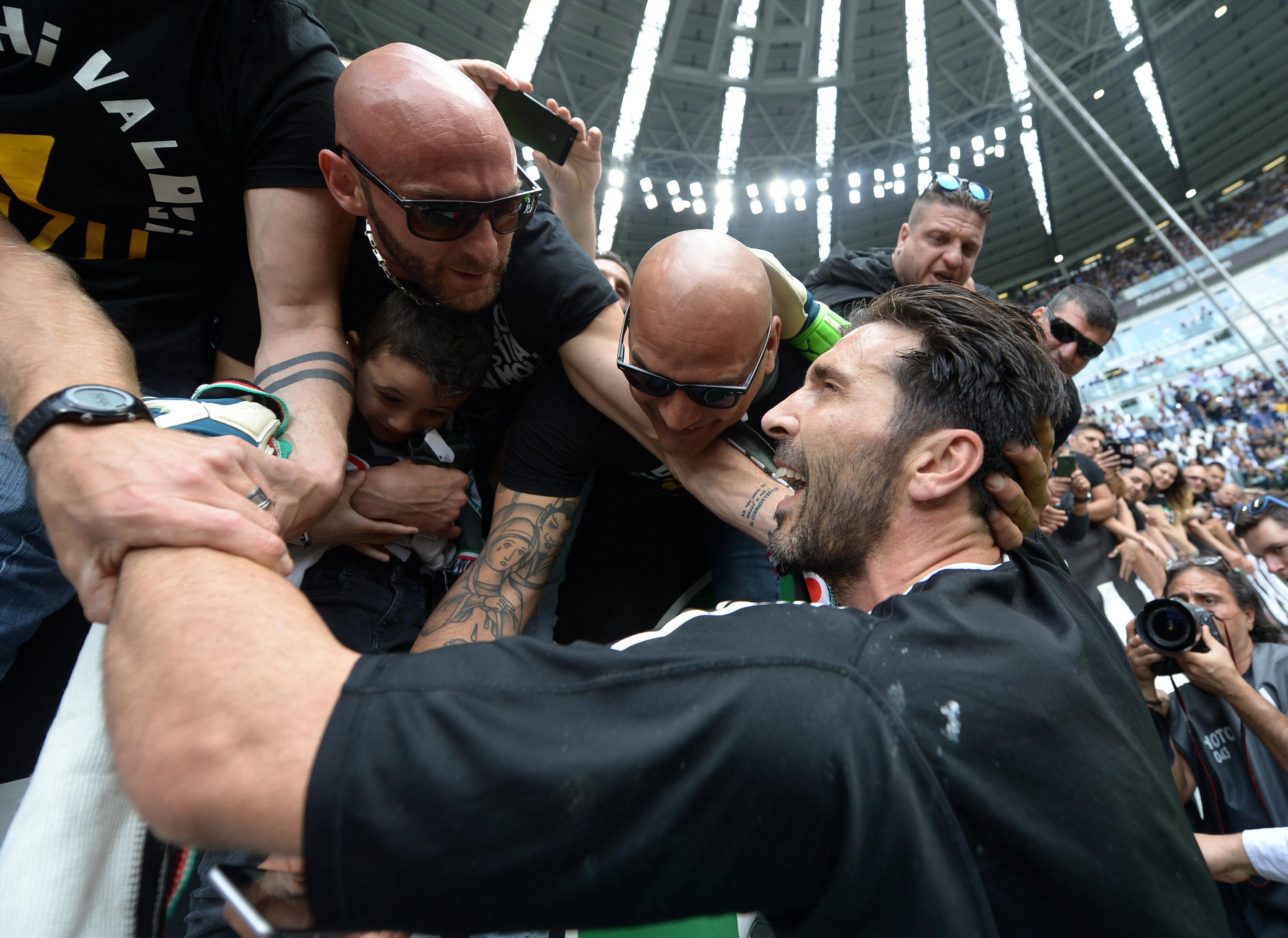 Buffon "Yuventus"la göz yaşları içində vidalaşdı - FOTOLAR
