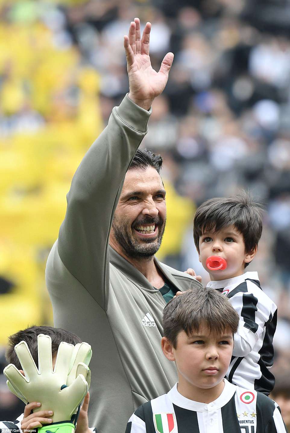 Buffon "Yuventus"la göz yaşları içində vidalaşdı - FOTOLAR
