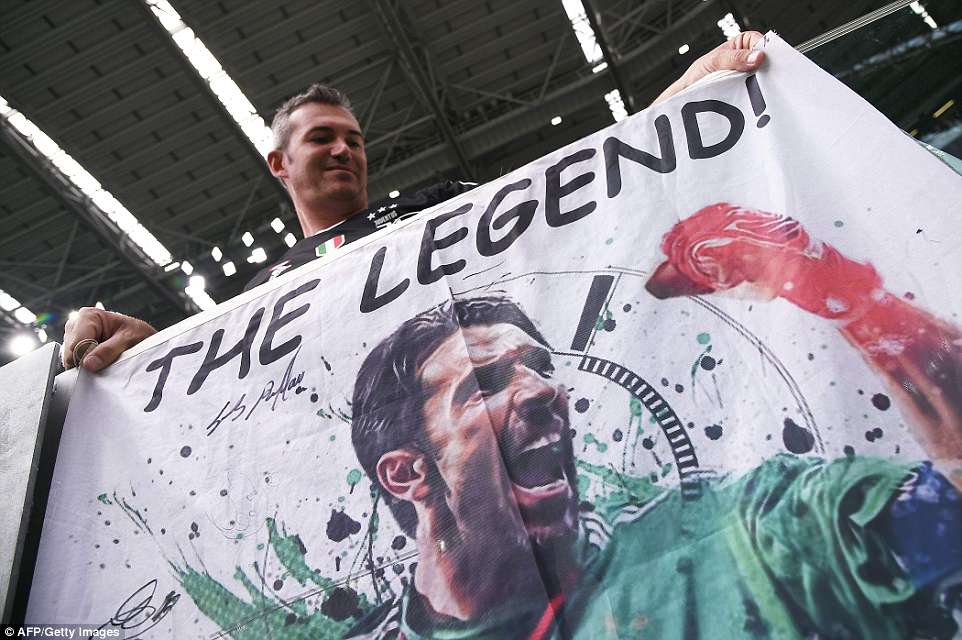 Buffon "Yuventus"la göz yaşları içində vidalaşdı - FOTOLAR