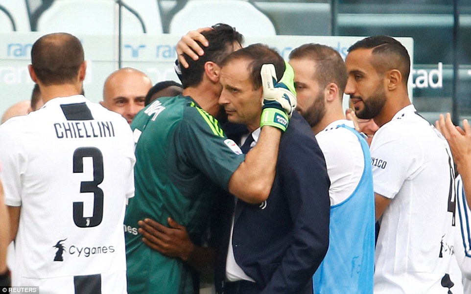 Buffon "Yuventus"la göz yaşları içində vidalaşdı - FOTOLAR
