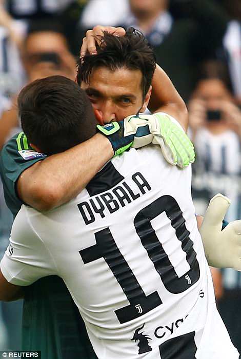 Buffon "Yuventus"la göz yaşları içində vidalaşdı - FOTOLAR