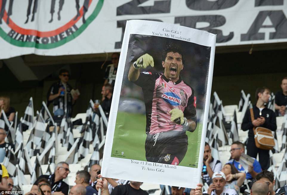Buffon "Yuventus"la göz yaşları içində vidalaşdı - FOTOLAR