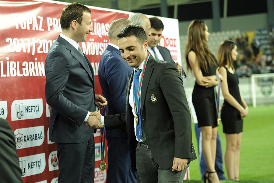 “Qarabağ”a çempionluq kuboku təqdim olundu - FOTOLAR