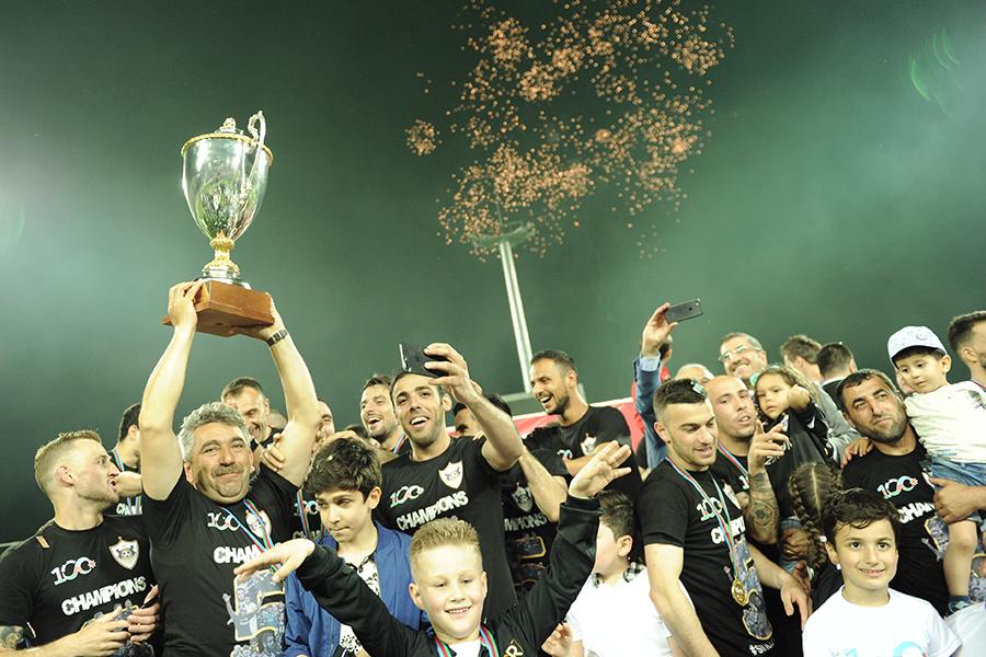 “Qarabağ”a çempionluq kuboku təqdim olundu - FOTOLAR