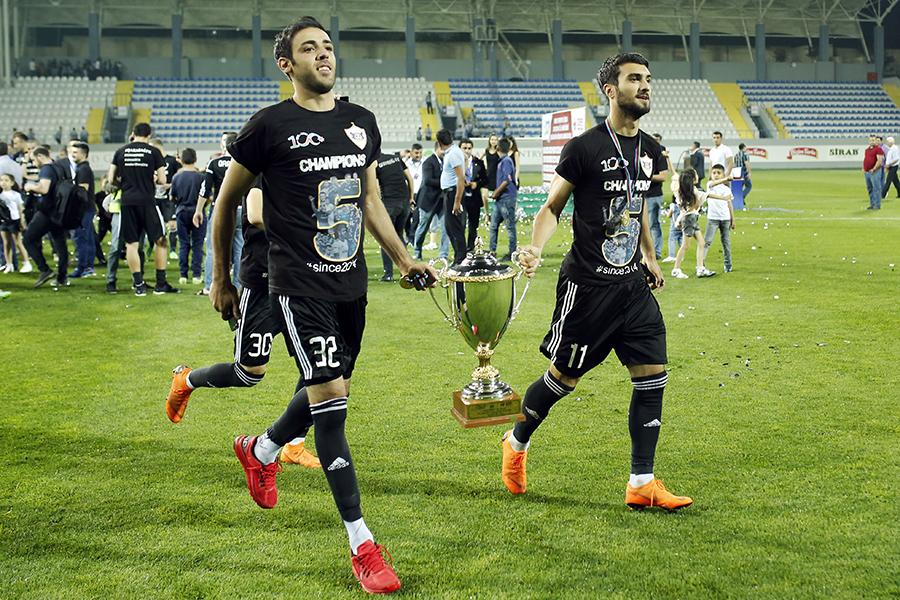 “Qarabağ”a çempionluq kuboku təqdim olundu - FOTOLAR