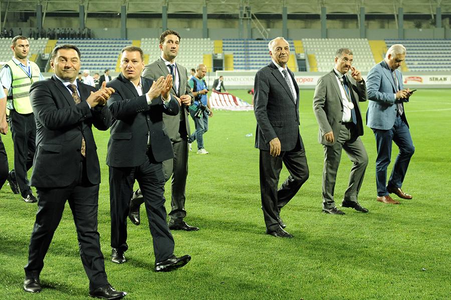 “Qarabağ”a çempionluq kuboku təqdim olundu - FOTOLAR
