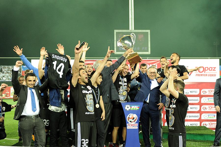 “Qarabağ”a çempionluq kuboku təqdim olundu - FOTOLAR