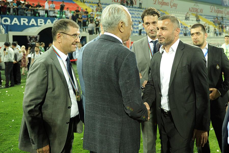 “Qarabağ”a çempionluq kuboku təqdim olundu - FOTOLAR