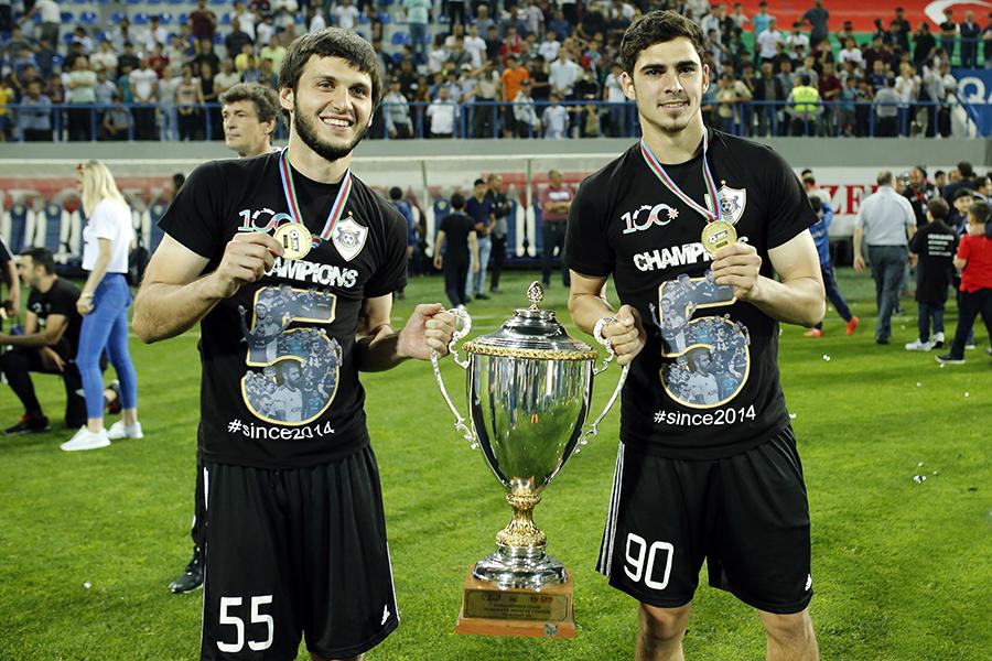 “Qarabağ”a çempionluq kuboku təqdim olundu - FOTOLAR