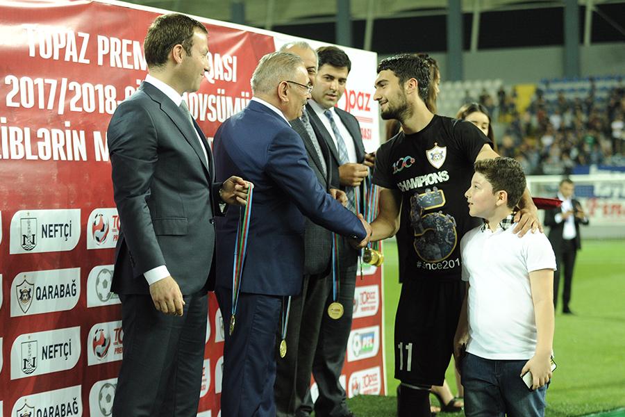 “Qarabağ”a çempionluq kuboku təqdim olundu - FOTOLAR