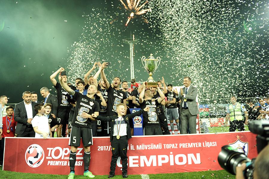 “Qarabağ”a çempionluq kuboku təqdim olundu - FOTOLAR